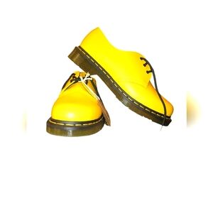 Dr Martens AirWair Smooth Yellow NWT